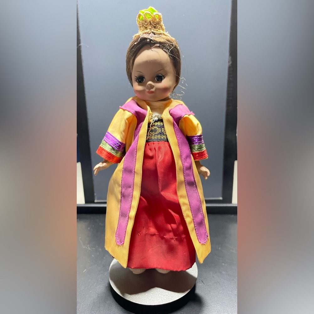 Madame Alexander 8” Korea Vntg Friends From Foreign Lands Doll Bent Knee Walker